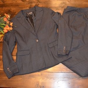 Larry Levine Gray Pin Striped Career Suit Size 6